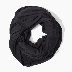 BEYOND YOGA Cozy Fleece Snap Scarf Black One Size